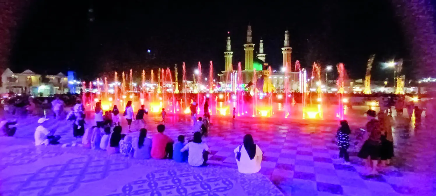 AIR MANCUR: Menjadi salah satu destinasi yang paling menarik bagi wisatawan lokal berkunjung ke Taman Giat Tabalong.