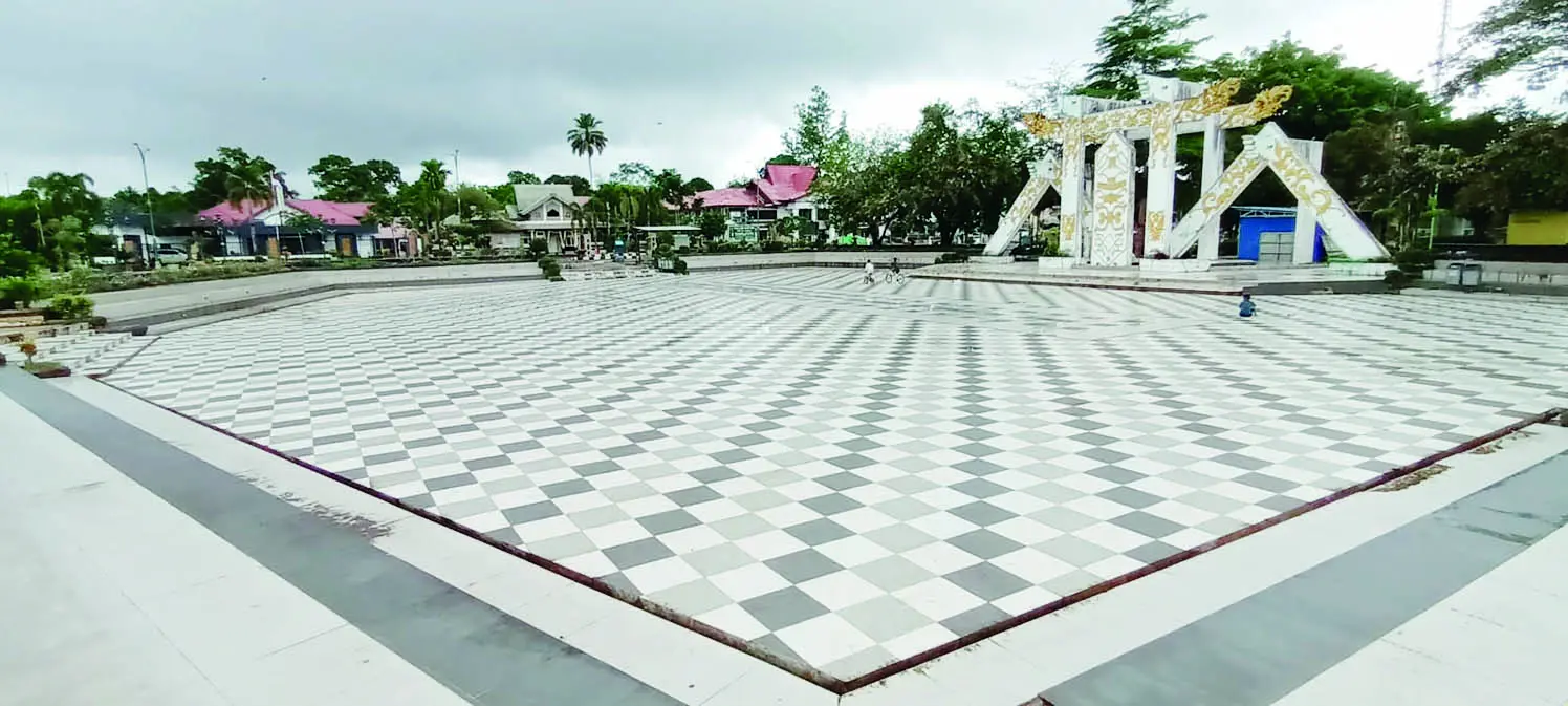 ALUN-ALUN: Selain menjadi sarana bermain, ruang terbuka ini biasa menjadi tempat berbagai acara masyarakat dan pemerintah.