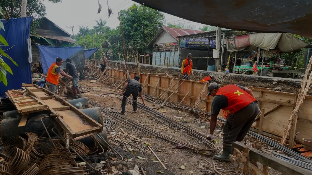 DIKEBUT: Pembangunan Jalan Lampihong–Paringin di Kabupaten Balangan. Progresnya telah mencapai 63,31 persen. (Foto: Dinas PUPR Kalsel)&nbsp;