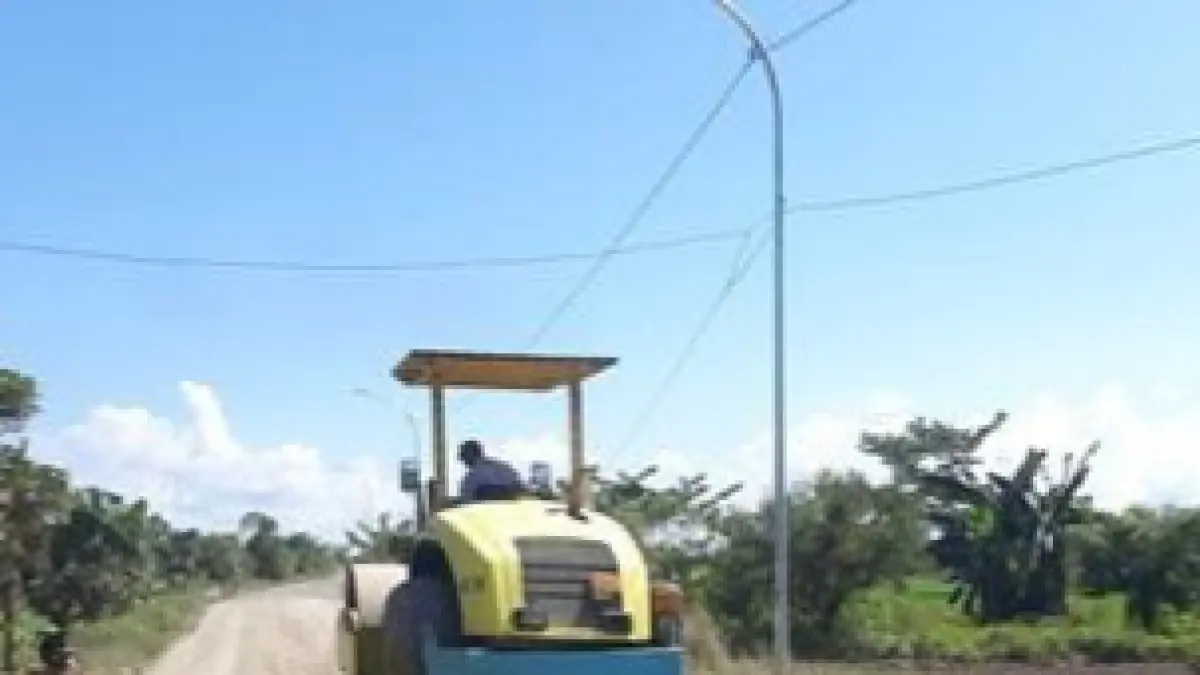 TERWUJUD: Pembangunan Jalan Margasari di Kabupaten Tapin menuju kawasan makam Datu Kabul yang dilakukan Dinas PUPR Kalsel. (Foto: Dinas PUPR Kalsel)&nbsp;