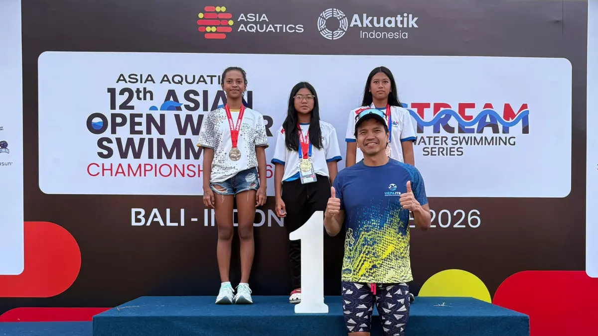 MEDALI: Dua perenang muda Kalimantan Selatan berhasil meraih medali perak dan perunggu pada nomor 500 meter dalam ajang A-Stream Open Water Swimming 2026 di Jimbaran, Bali.(M Idris Jian Sidik)