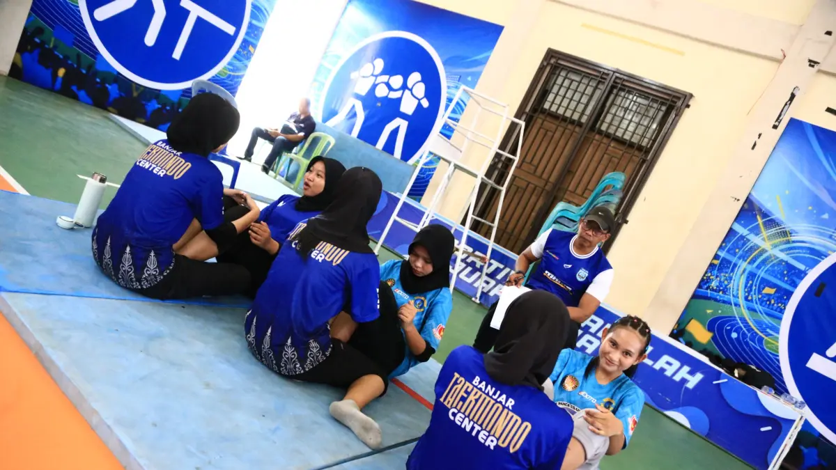 Para atlet Sentra Pembinaan Olahraga Pelajar Daerah (SPOBDA) Kalimantan Selatan menjalani tes fisik dalam rangkaian Bimbingan Teknis Pengelolaan SPOBDA 2026 di Banjarmasin, Minggu (21/6/2026). (M Idris Jian Sidik)