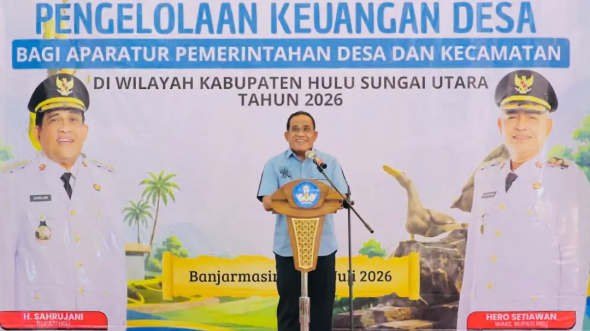 HADIR: Bupati HSU, H Sahrujani membuka kegiatan bimtek Pengelolaan Keuangan Desa bagi Aparatur Desa dan Kecamatan se Kabupaten HSU. (Foto: Pemkab HSU)&nbsp;