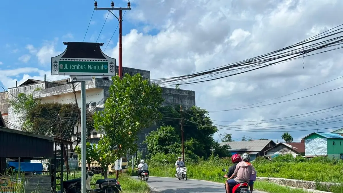 MENYIMPAN SEJARAH: Jalan Mantuil yang dulunya dikenal sebagai pos pertahanan Belanda. (Foto: Zulvan Rahmatan/Radar Banjarmasin)