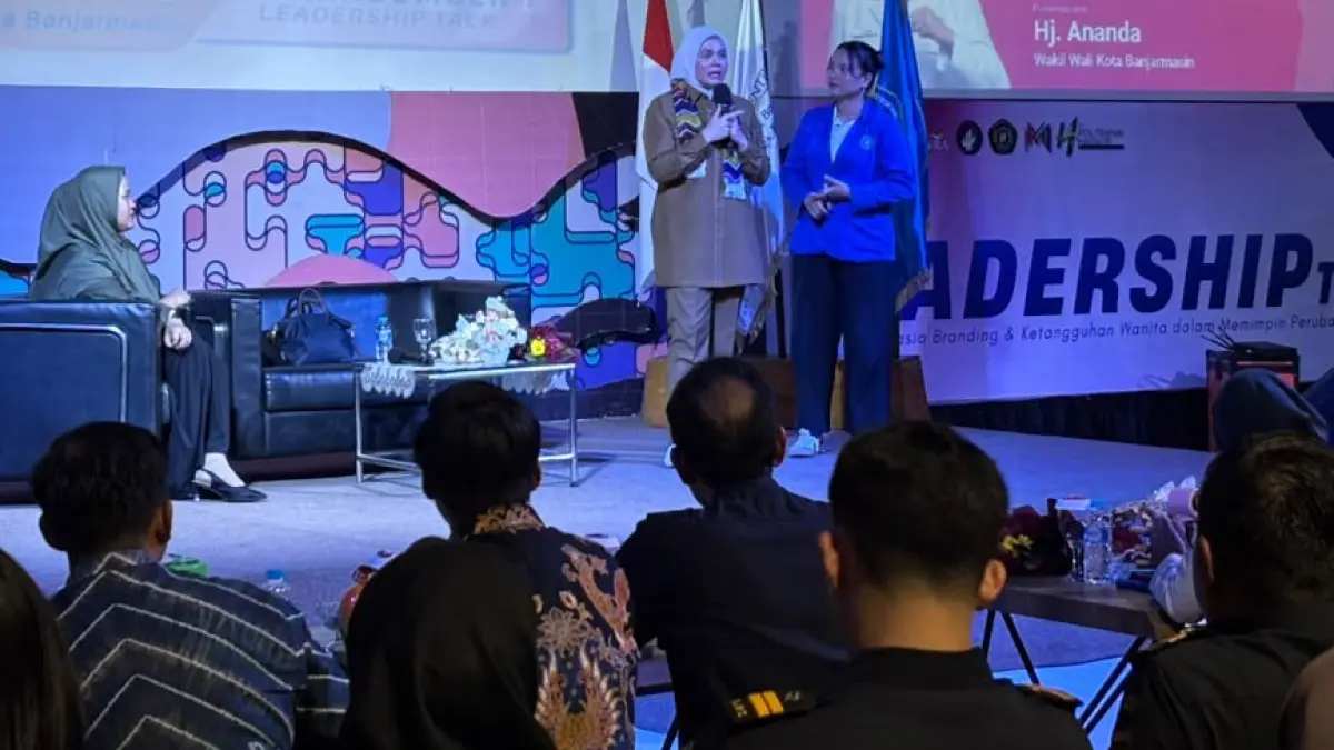 BERBAGI PENGALAMAN: Wakil Wali Kota Banjarmasin Ananda menjadi pembicara dalam Seminar Rahasia Branding dan Ketangguhan Wanita dalam Memimpin Perubahan oleh HIMA MPI Polhas di Wetland Square.