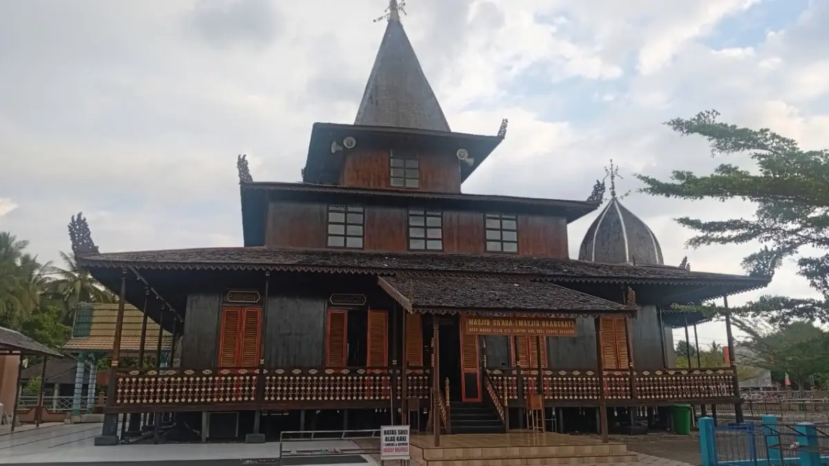 BERDIRI KOKOH: Masjid Sua