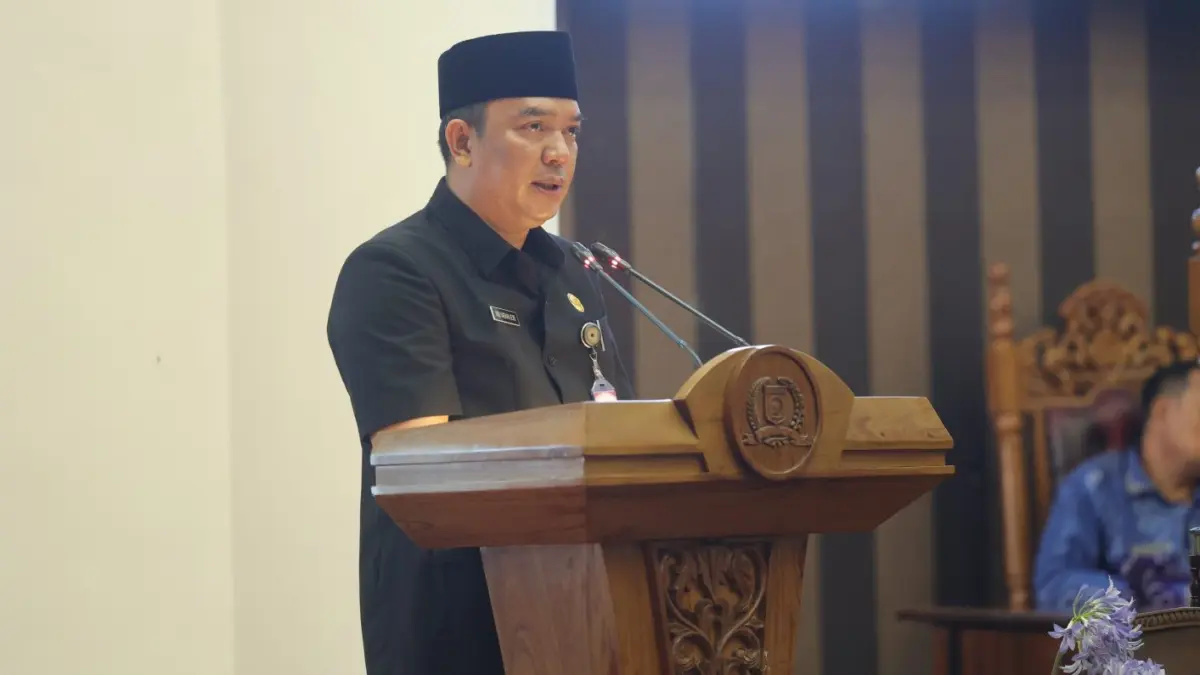 BICARA: Asisten I Bidang Pemerintahan dan Kesejahteraan Rakyat Setda Tanah Bumbu, M Putu Wisnu Wardhana di rapat paripurna DPRD Tanah Bumbu.