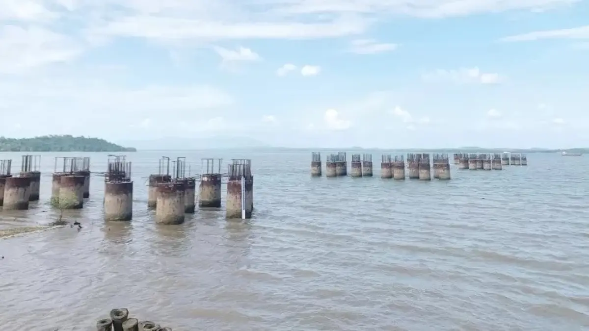 MASIH PROSES: Pembangunan Jembatan Pulau Laut yang menghubungkan
Kabupaten Tanah Bumbu dan Kotabaru menjadi salah satu proyek yang
mendapat perhatian khusus dari Bappeda Kalsel.