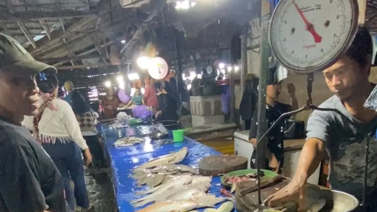 Aktivitas pedangan di Pasar Kemakmuran Kotabaru. (Jumain/ Radar Banjarmasin)