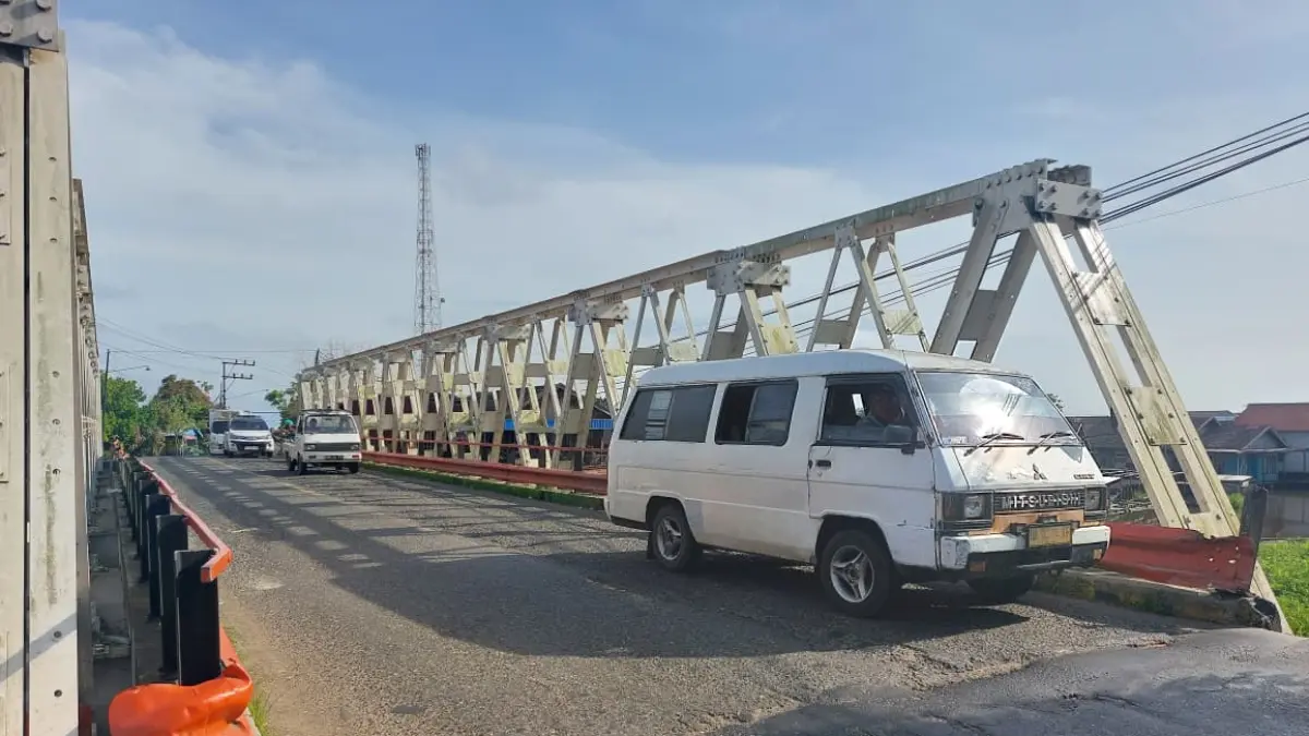 Kondisi salah satu jembatan nasional di ruas HST-HSU memang memprihatinkan. (Jamaluddin/Radar Banjarmasin)