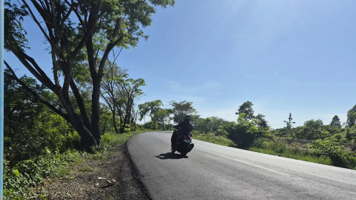 ASPAL: BPJN Kalsel menyebut jika pengaspalan jalan lingkar Kapar-Walangsi sesuai jadwal. (Foto: Jamaluddin/Radar Banjarmasin).