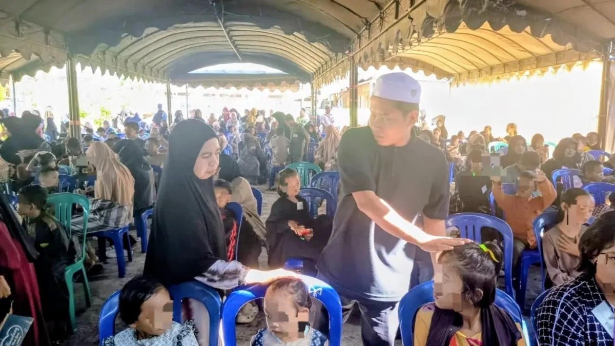 ASYURA: Sebanyak 236 anak yatim menerima santunan pada tradisi 10 Muharam di Yayasan Nurul Fajeri, Haur Gading. Tradisi yang berlangsung sejak 1952 itu tetap digelar meski yayasan baru dilanda kebakaran. (Foto: Istimewa)

