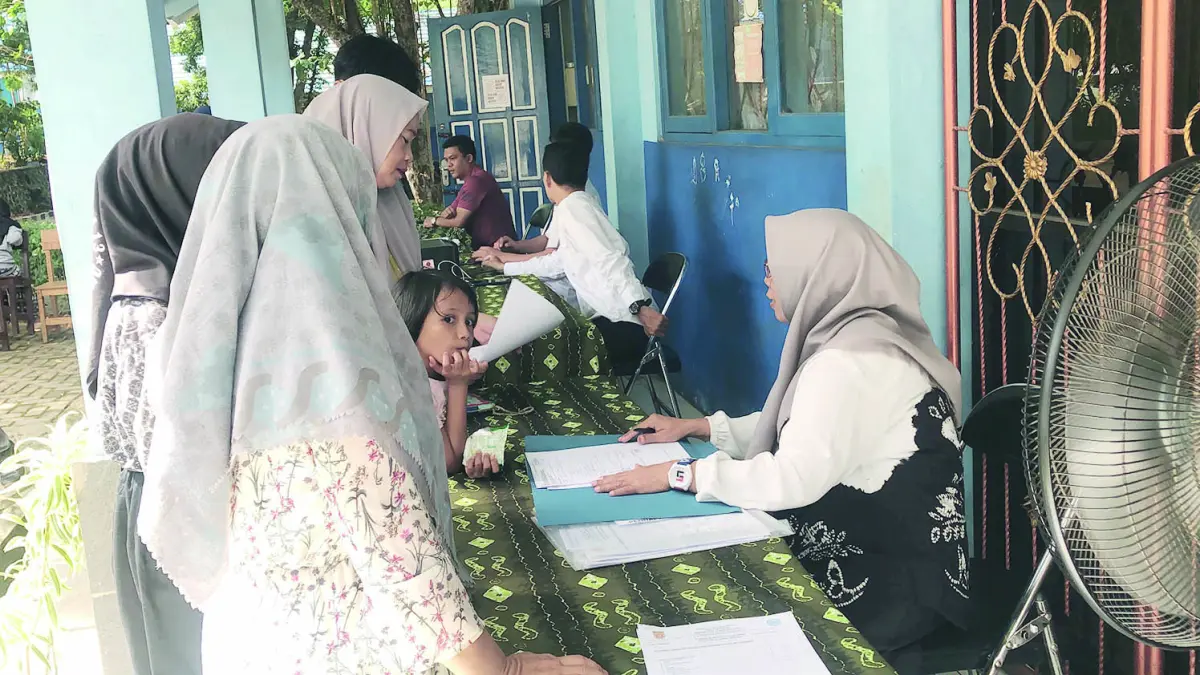 PENERIMAAN MURID: Suasana SPMB di SMPN 13 Banjarbaru, Rabu (24/6).
(Foto: Sheilla Farazela/Radar Banjarmasin)