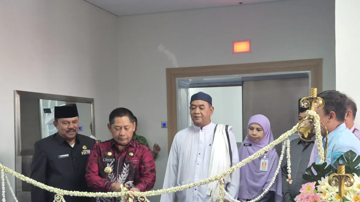 POTONG PITA: Pemotongan pita menjadi simbol peresmian berbagai layanan kesehatan baru di RS H Damanhuri Barabai, Kamis (25/6/2026).(Foto: Jamaluddin/Radar Banjarmasin).