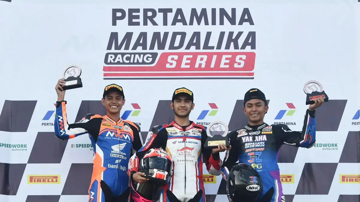 ROUND 2: Juara Kelas Kelas National 250cc saat race 2 kegiatan Pertamina Mandalika Racing Series 2026 Round 2 yang diselenggarakan di Pertamina Mandalika International Sirkuit, Lombok Tengah, Lombok, Nusa Tenggara Barat pada Minggu (21/6/2026). (Istimewa).
