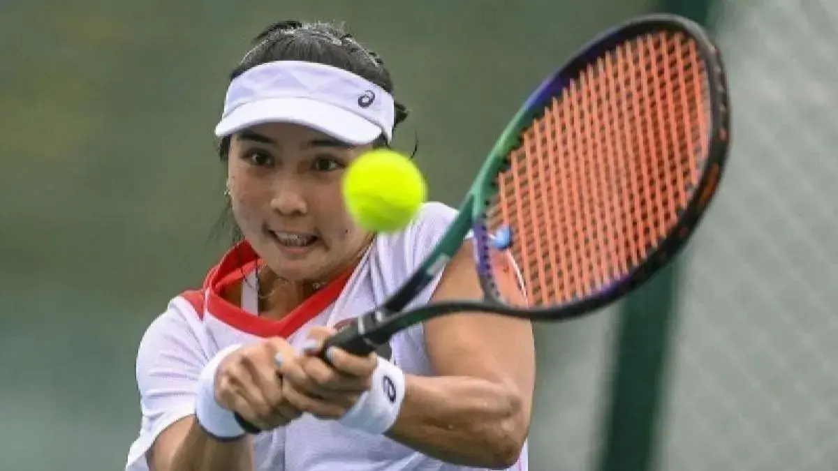 PEREMPAT FINAL: Petenis putri Indonesia Aldila Sutjiadi yang berpasangan dengan Vera Zvonareva pada ajang WTA 500 tersebut bangkit untuk menyudahi perlawanan Magali Kempen/Alexander Panova .&nbsp; (foto: Muhammad Adimaja/foc/am)