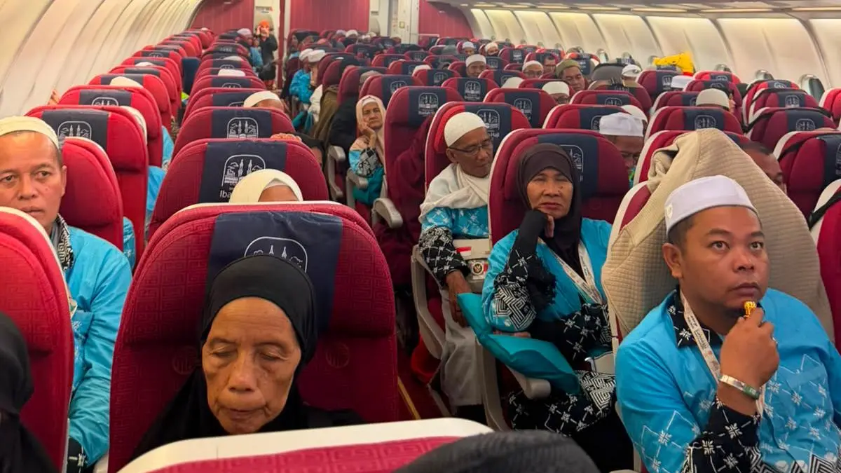 PULANG: Sebanyak 12 bus mengangkut jemaah haji Kabupaten Tapin dari Asrama Haji menuju Masjid Humasa Rantau untuk dijemput keluarga, Jumat (26/6/2026). (Foto: Noor Ipansyah)
