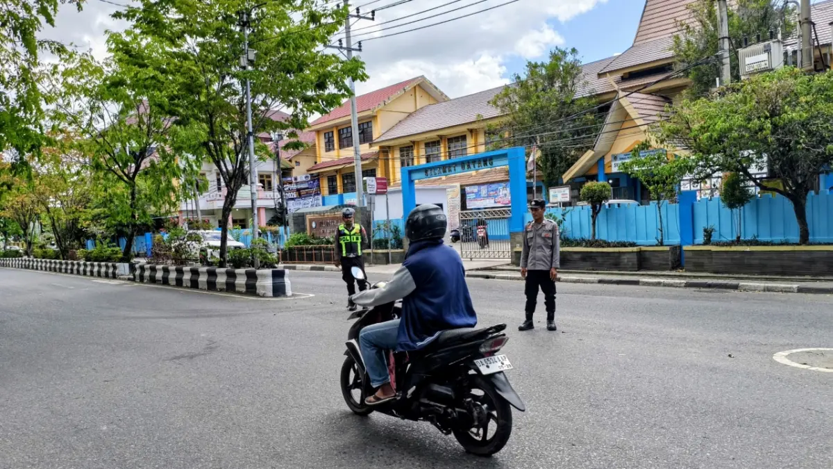 ANTISIPASI: Setiap hari Jumat, petugas kepolisian melakukan patroli dan stand by di kawasan Mulawarman.&nbsp; (foto:Polsek Banteng untuk radar Banjarmasin)