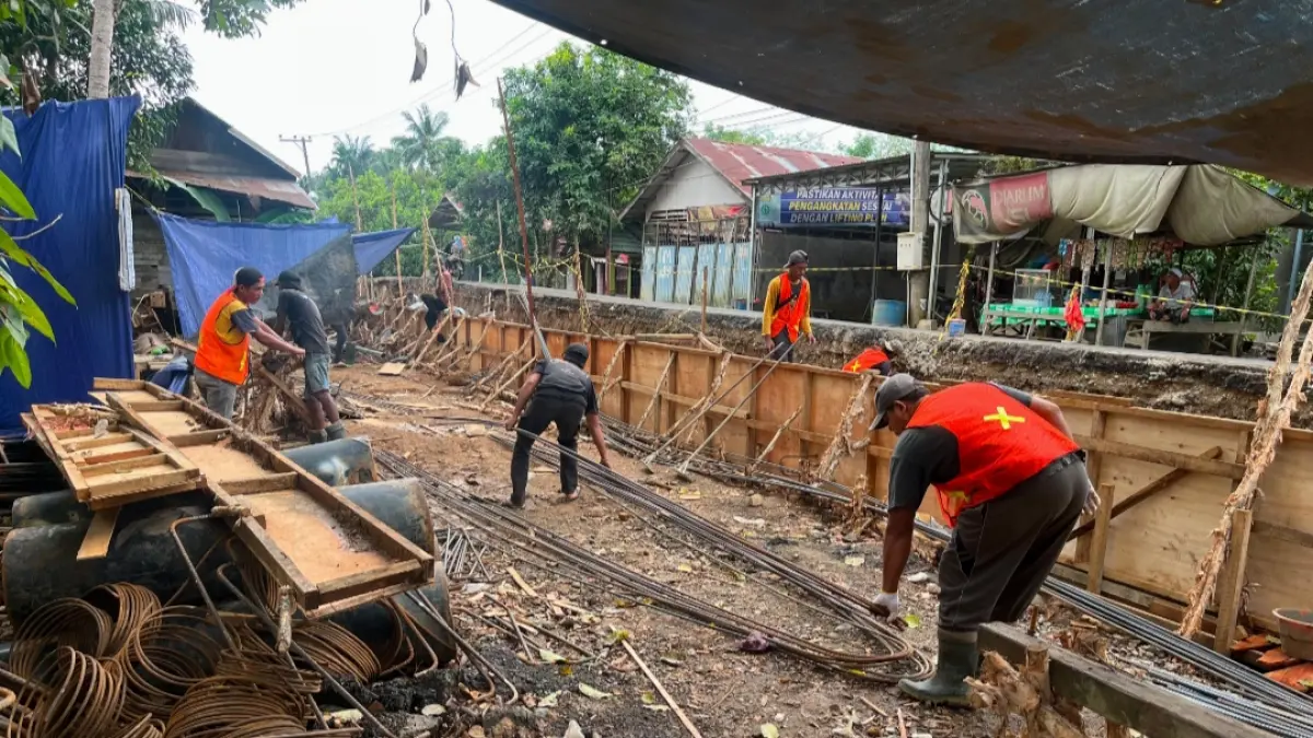 REALISASI: Pembangunan Jalan Lampihong–Paringin di Kabupaten Balangan yang dilaksanakan Pemprov Kalsel. Progresnya telah mencapai 63,31 persen.&nbsp;