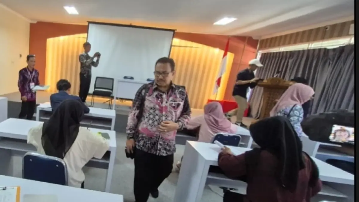 DIAWASI KETAT: Suasana tes penerimaan mahasiswa baru UNISKA Gelombang pertama di Kampus UNISKA Handil Balti, Minggu (28/6/2026).(Foto: Rauda Anisya/Radar Banjarmasin)&nbsp;&nbsp;