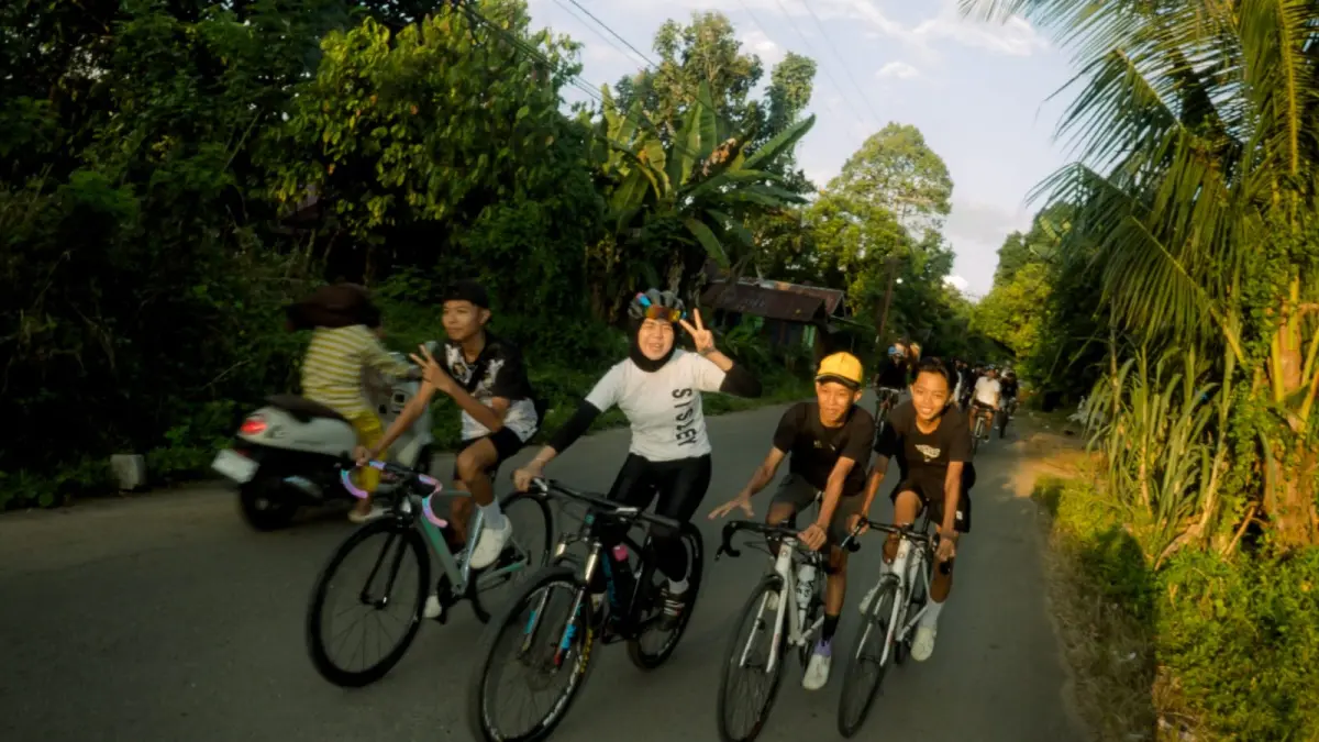 GOWES: Menikmati akhir pekan di HST dengan kegiatan gowes dilanjut ngopi bersama. (Foto: Ngayuh Pedal Barabai untuk Radar Banjarmasin)
