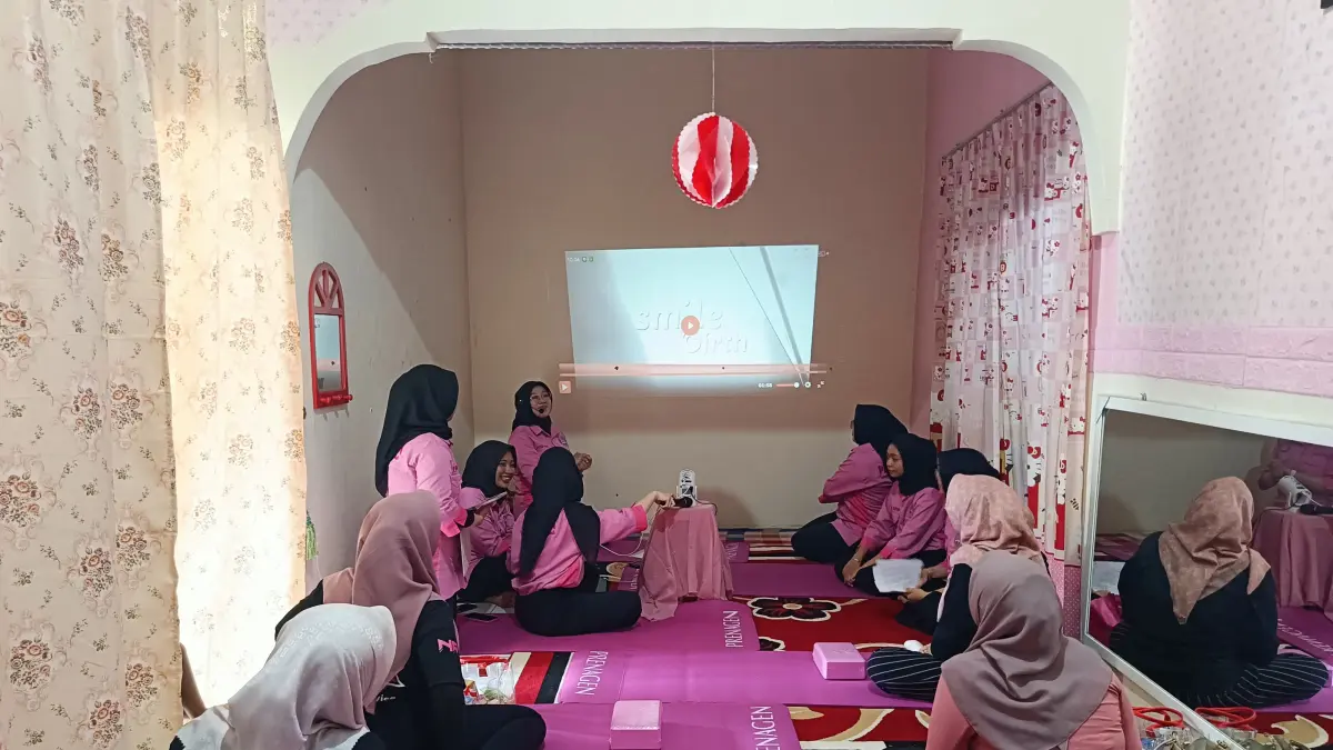 pelaksanaan hipnobrithing oleh bidan Erly Marlina (Sheilla Farazela/ Radar Banjarmasin)