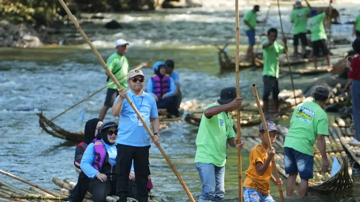 Bupati Tapin H Yamani menghadiri pembukaan Bamboo Rafting Loksado 2026