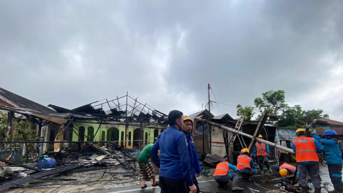 Kondisi rumah milik dua kepala keluarga di Desa Panangkalaan, Kecamatan Amuntai Utara, yang hangus terbakar, Senin (29/6). (DAMKAR HSU)