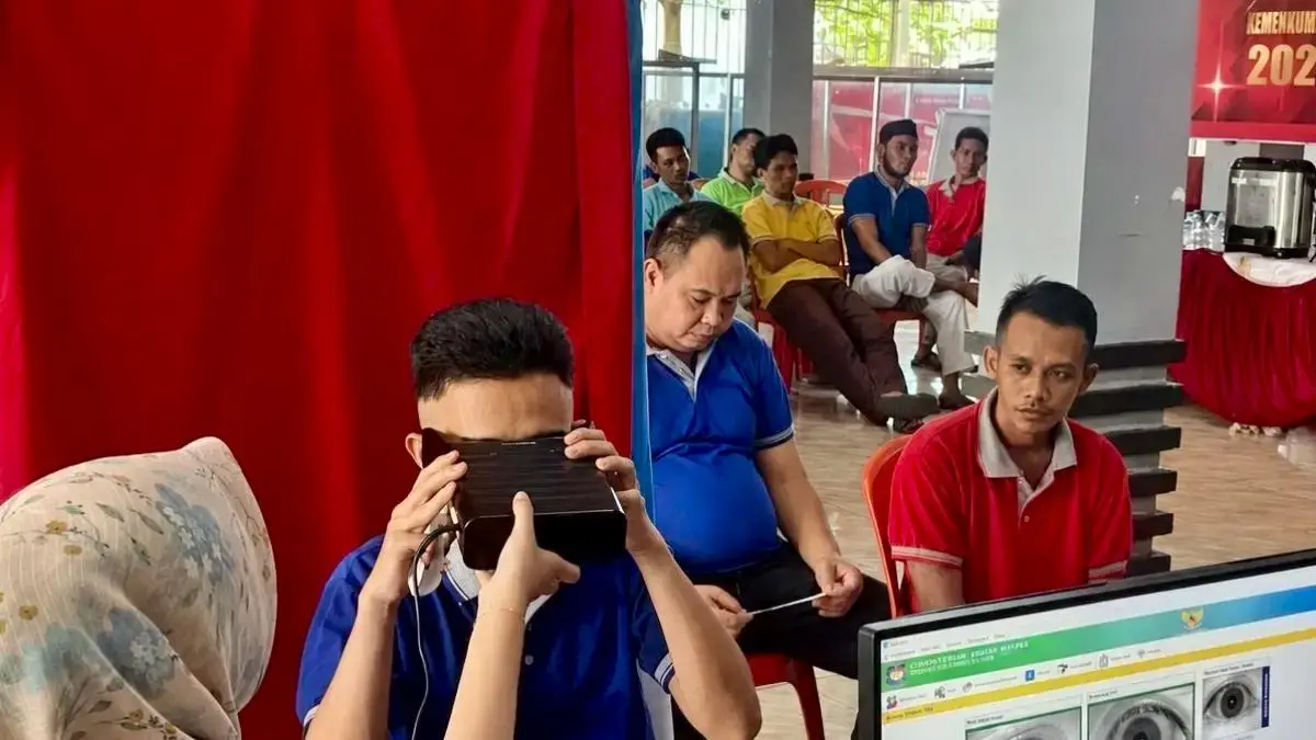 MEWAJIBKAN: Capaian IKD di Banjarmasin baru 7,89 persen sehingga pemerintah kota mewajibkan ASN mengaktifkan IKD untuk mengejar target nasional.(Foto: Dok Radar Banjarmasin)
