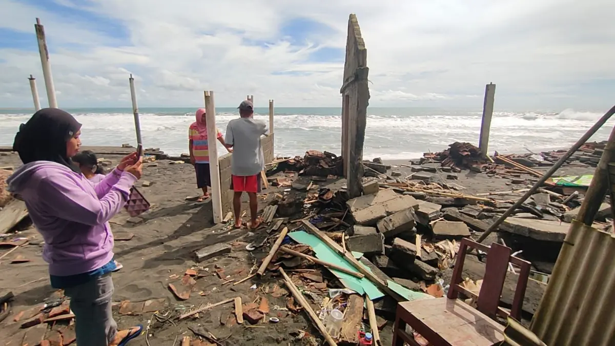 ABRASI: Ilustrasi abrasi yang terjadi di Pantai Trisik, di Desa Banaran, Galur, Kabupaten Kulon Progo, D.I. Yogyakarta. (Radar Jogja)