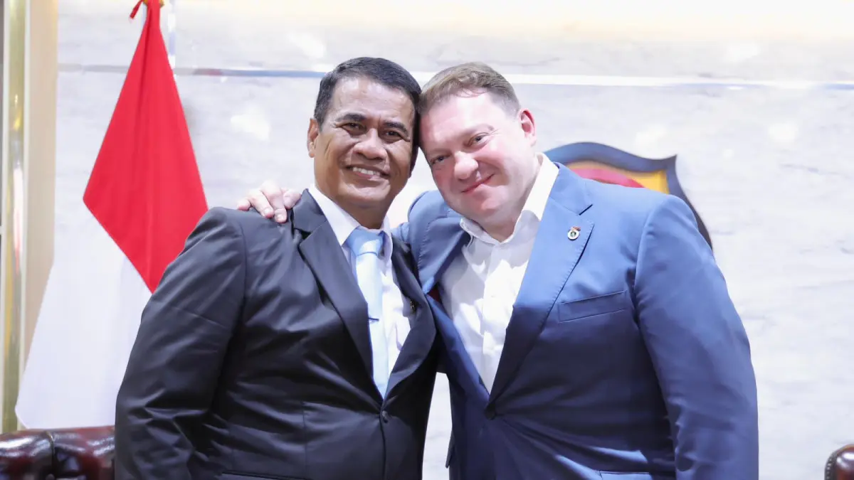 AKRAB: Mentan Andi Amran Sulaiman bersama putra Presiden Belarus.
