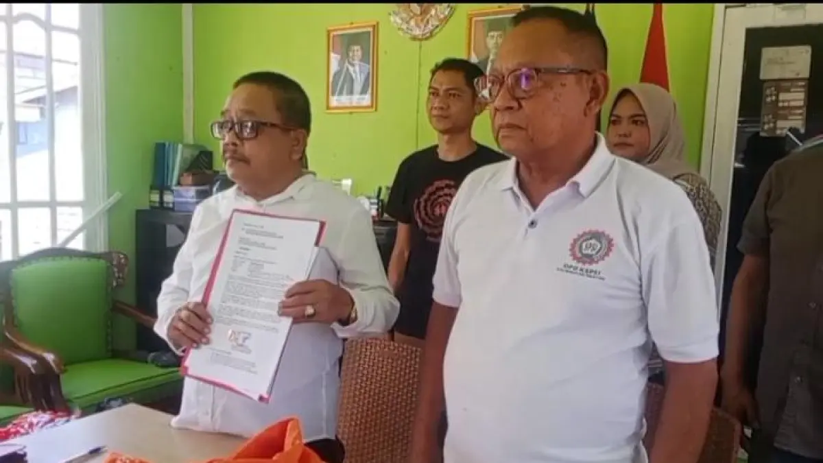 KELUAR: Ketua KSPSI AGN Kalimantan Selatan, Sadin Sasau, menyatakan anggota KSPSI AGN Kalsel resmi menarik kadernya dari Partai Buruh Kalsel.(Foto: Sadin Sasau untuk Radar Banjarmasin)
