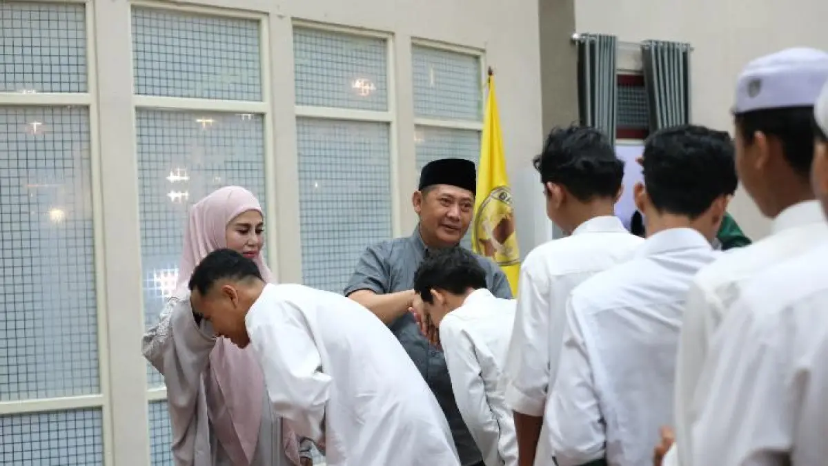 SANTUNAN: Ratusan anak yatim terima santunan dari Bupati Samsul Rizal. (Foto: Kominfo SP HST)