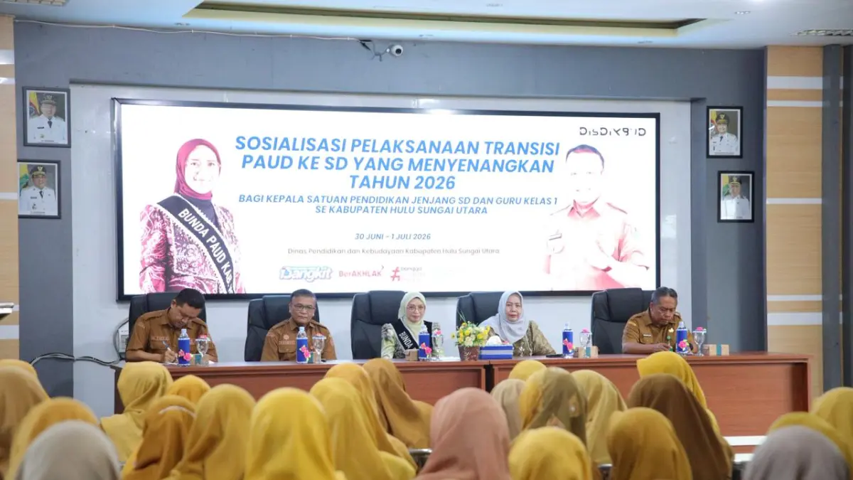 TRANSISI RAMAH ANAK: Bunda PAUD Kabupaten Hulu Sungai Utara (HSU), Hj Murniati Sahrujani membuka Sosialisasi Program Transisi PAUD ke SD yang Menyenangkan di Aula Ki Hajar Dewantara Lantai II Disdikbud HSU, Selasa (30/6/2026).(Foto: Pemkab HSU)