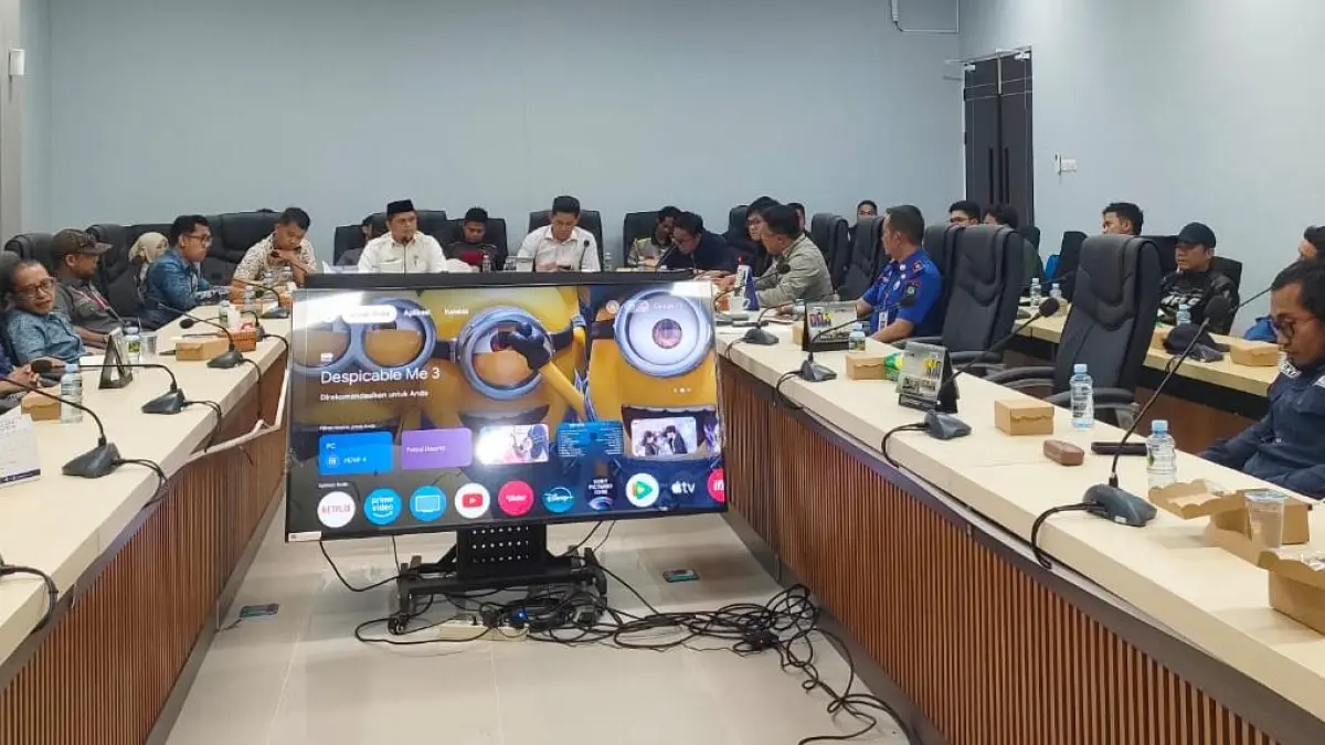 EVALUASI: DPRD HSU menggelar rapat bersama Satpol PP dan Damkar, PLN ULP Amuntai, serta Predam HSU untuk memperkuat koordinasi dan SOP pemutusan listrik saat kebakaran, Rabu (1/7/2026). (Foto: M. Akbar)