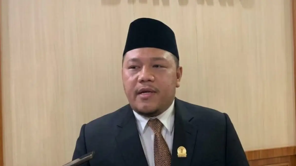 Mantan Ketua DPRD Banjarbaru, Gusti Rizky Sukma Iskandar Putra titip tiga poin krusial kepada Syaharial, Ketua DPRD Banjarbaru yang baru. (Sheilla Farazela/Radar Banjarmasin)