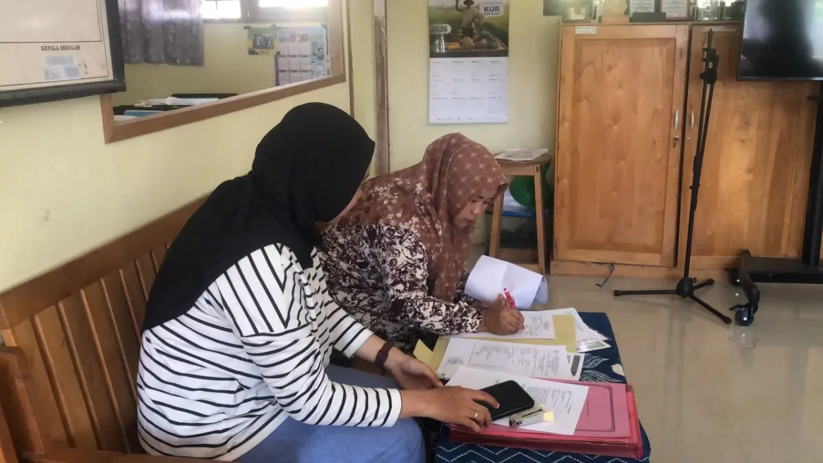 suasana pendaftaran peserta Didik Baru di SMPN 12 Banjarbaru (Sheilla / Radar Banjarmasin)