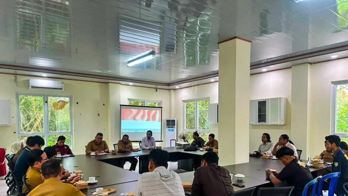 Bakesbangpol Balangan saat memberikan arahan terkait pemetaan potensi kerawanan sosial di daerah. (Razak untuk Radar Banjarmasin)