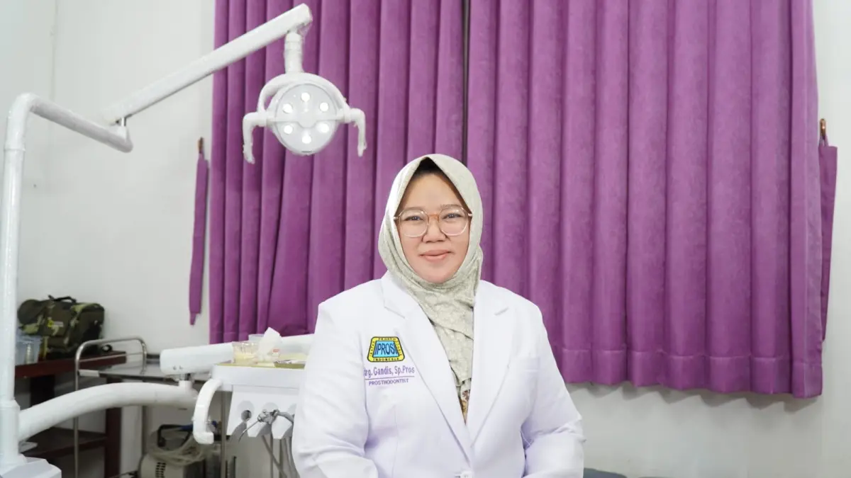 drg. Gandis Harumi, Sp.Pros.