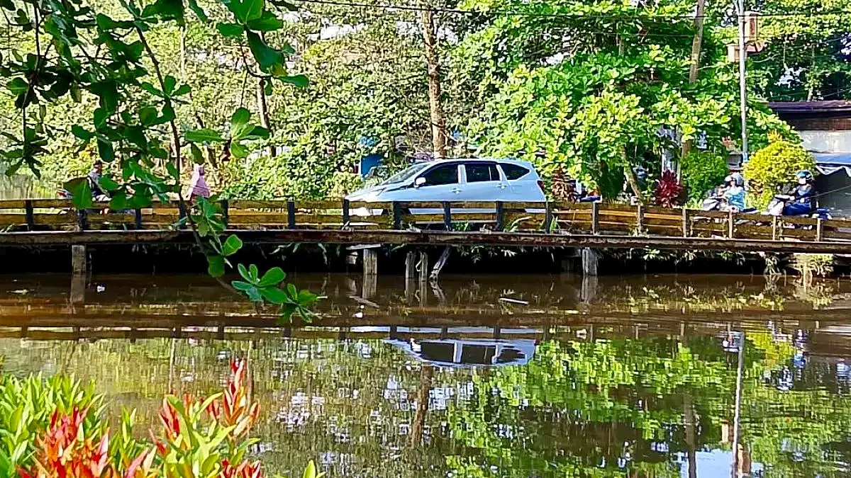 percepatan pelaksanaan proyek strategis yang sempat tertunda. Seluruh pekerjaan ditargetkan selesai dalam enam bulan guna mengejar serapan APBD 2026.(Foto: Endang Syarifuddin/Radar Banjarmasin)