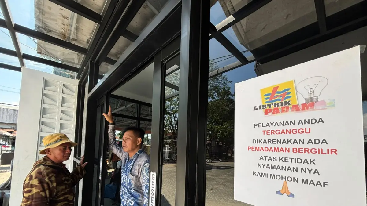 UPT di Kecamatan Banjarmasin Utara nyaris mati suri, pelayanan publik terhambat akibat pemadaman listrik yang masih berlangsung. (Zulvan Rahmatan/Radar Banjarmasin)