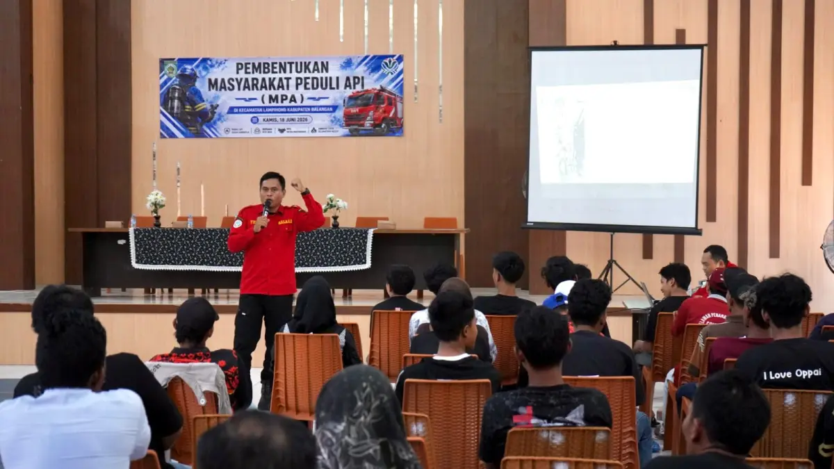 CEGAH KEBAKARAN : Penyampaian materi pencegahan kebakaran hutan dan lahan dalam kegiatan pembentukan kelompok Masyarakat Peduli Api (MPA) di Kecamatan Lampihong, pekan lalu.