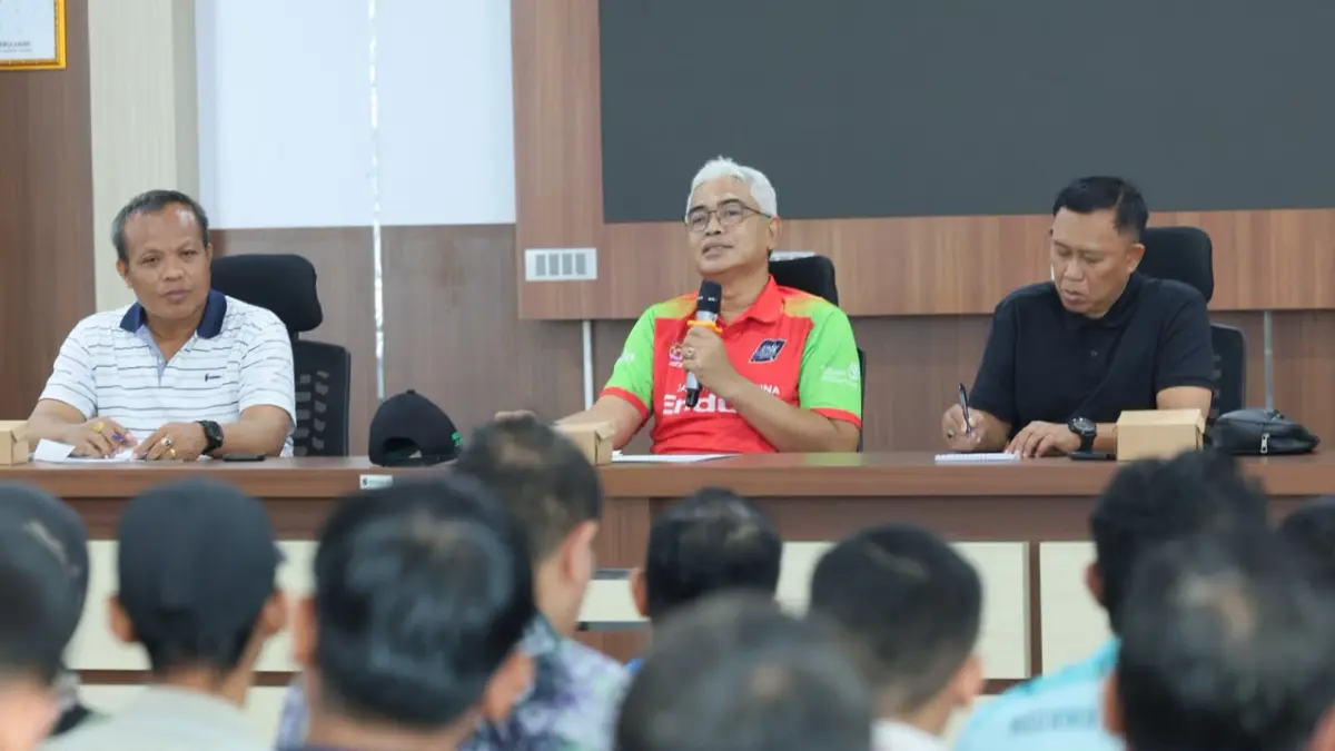 HADIR: Wakil Bupati Kabupaten Hulu Sungai Utara (HSU), Hero Setiawan memimpin rapat persiapan pelaksanaan Kuliah Kerja Nyata (KKN) mahasiswa Fakultas Pertanian Universitas Lambung Mangkurat (ULM) di Aula BPKAD HSU, Jumat (3/7/2026).(Foto: Pemkab HSU)