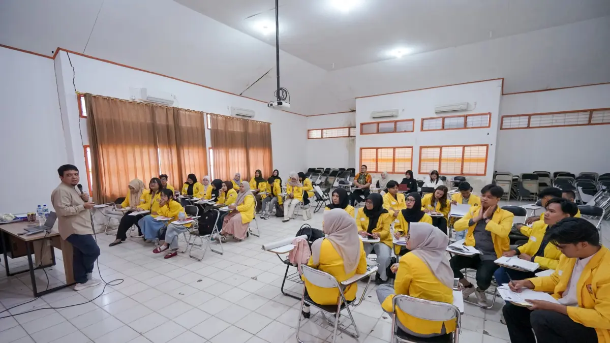 SIAP MENERIMA BEASISWA : Jajaran YABN saat menyampaikan materi pembinaan IBFL terhadap mahasiswa ULM.