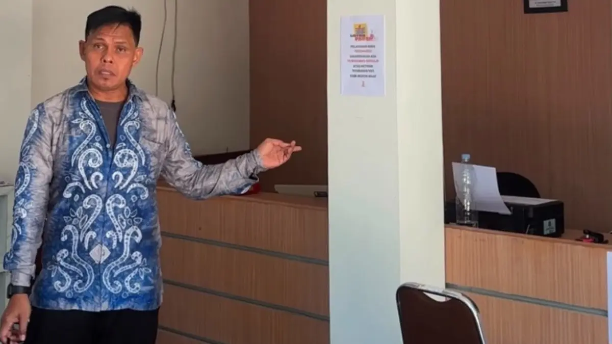 TANPA SEKAT: Interaksi face to face kini diterapkan sebagai hasil evaluasi tata letak pelayanan yang lebih ramah di Kecamatan Banjarmasin Utara. (Foto: Zulvan Rahmatan/Radar Banjarmasin)