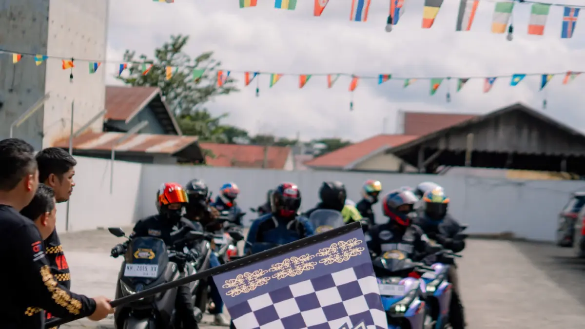 JARAK JAUH: Peserta Maxi Tour Boemi Nusantara (MTBN) 2026 saat dilepas untuk melakuka touring rute Sampit-Pangkalan Bun sejauh 240 Kilometer, Sabtu (4/7/2026).(Foto-foto: PT STSJ Yamaha Kalselteng)&nbsp; &nbsp;