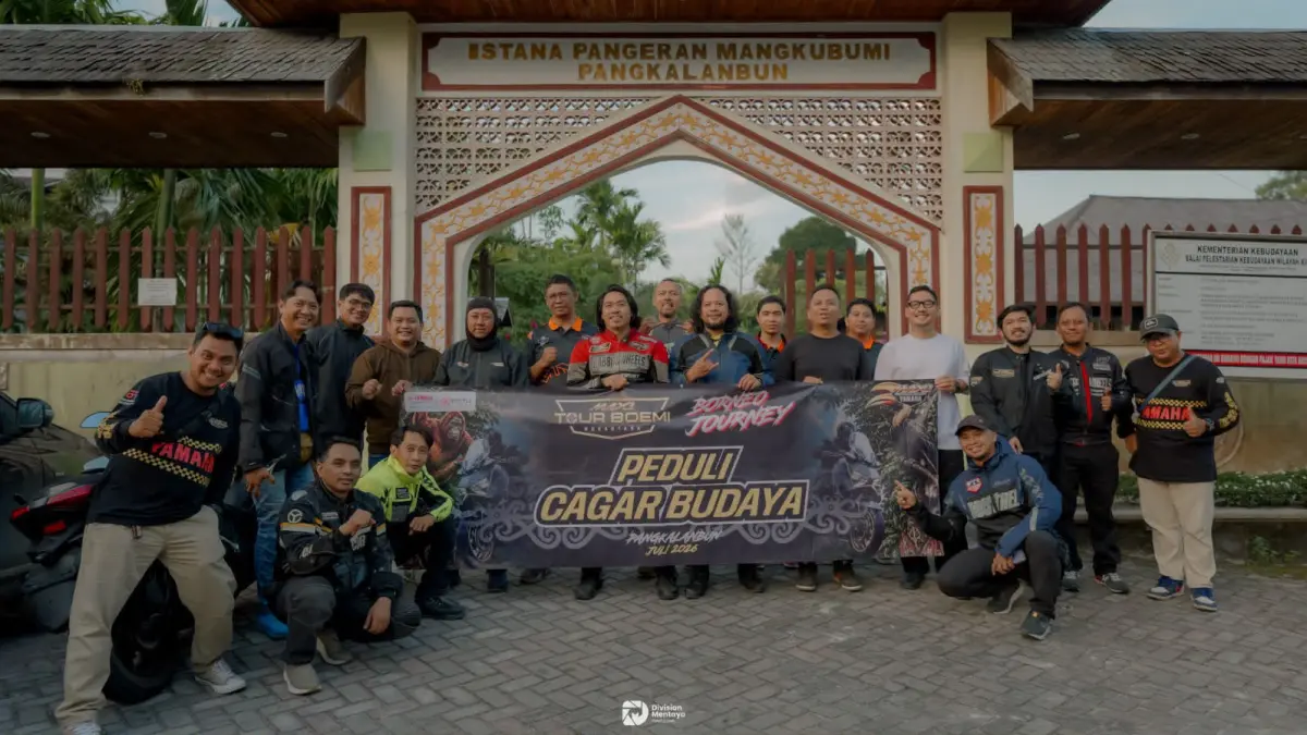OBJEK WISATA: Para peserta MTBN 2026 saat singgah di Istana Pangeran Mangkubumi.&nbsp;&nbsp;