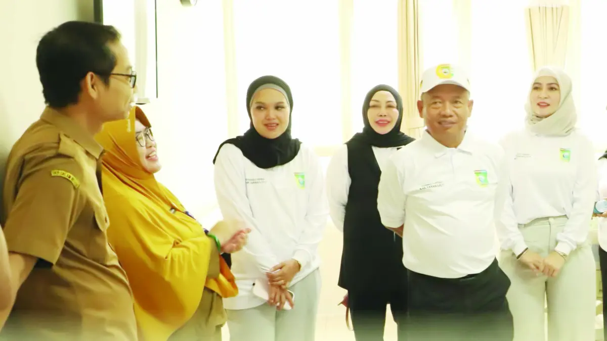 DISKUSI: Ketua Komisi II DPRD Tala H Agus Prasetya saat berbincang dengan manajemen RSUD Hadji Boejasin Pelaihari (Foto : Humas DPRD Tala)