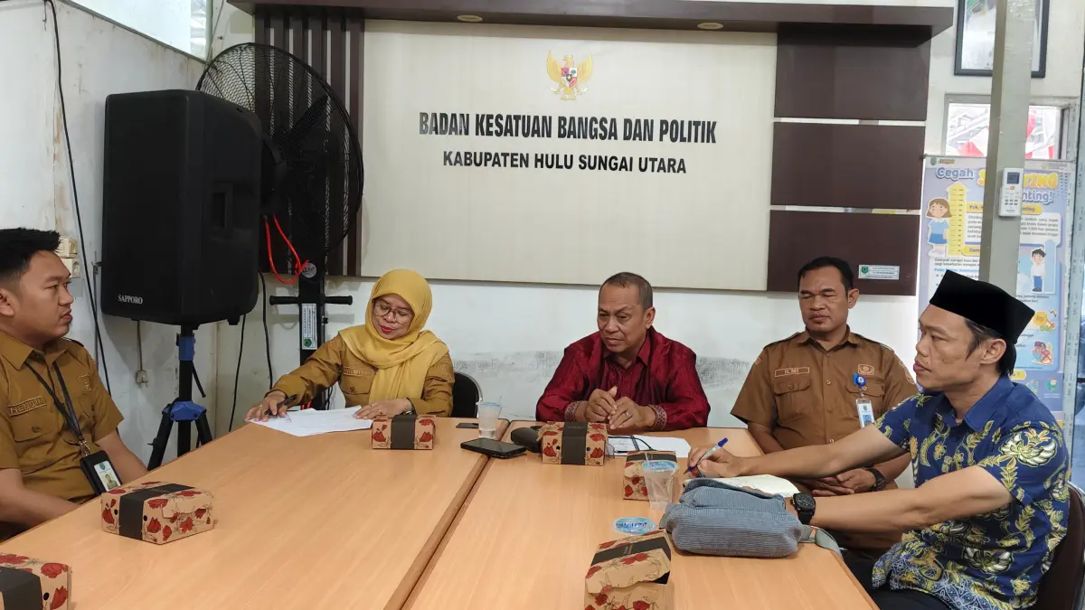 KOORDINASI: FKDM Kabupaten HSU membahas antisipasi peredaran narkoba dan potensi kebakaran saat musim kemarau dalam rapat yang digelar di Kantor Badan Kesbangpol HSU, Senin (6/7/2026).(Foto: Pemkab HSU)