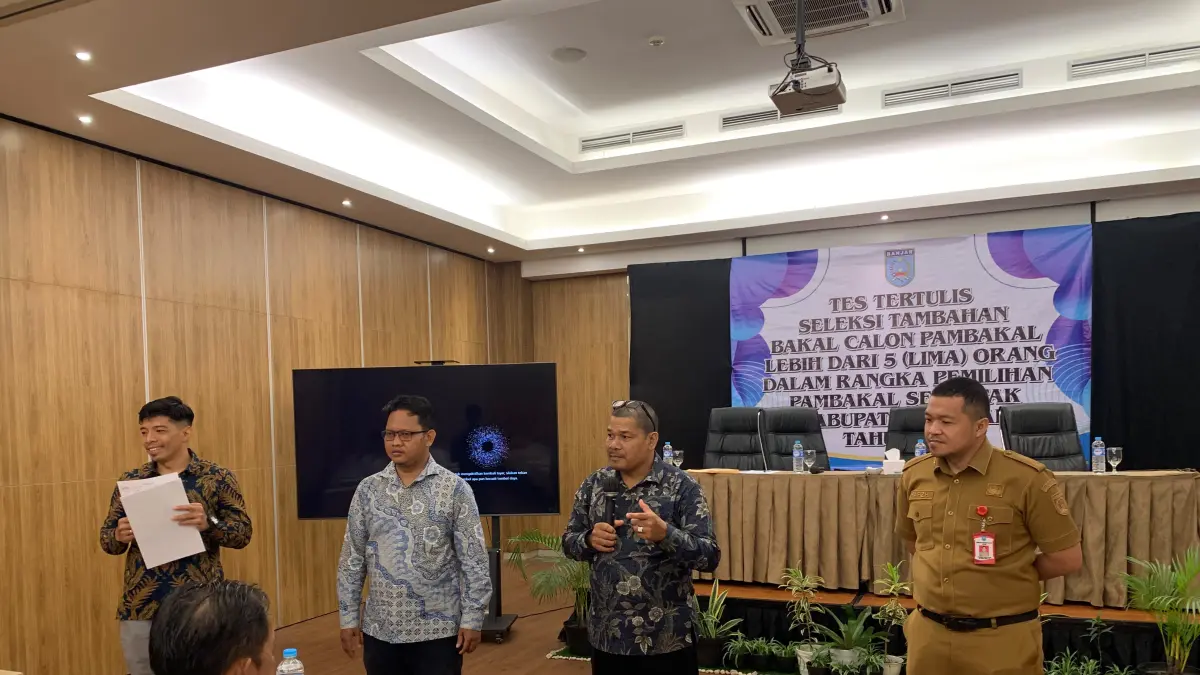 TIM SELEKSI - Seleksi tambahan yang diikuti oleh 13 bakal calon pambakal yang berasal dari Desa Sungai Tabuk, Kecamatan Sungai Tabuk, dan Desa Tambak Sirang Baru, Kecamatan Gambut.
